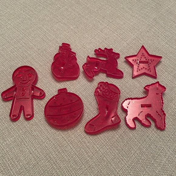 Vintage HRM USA Red Transparent Plastic Cookie Cutters Set of 7 From the 50-60’s - Picture 5 of 7